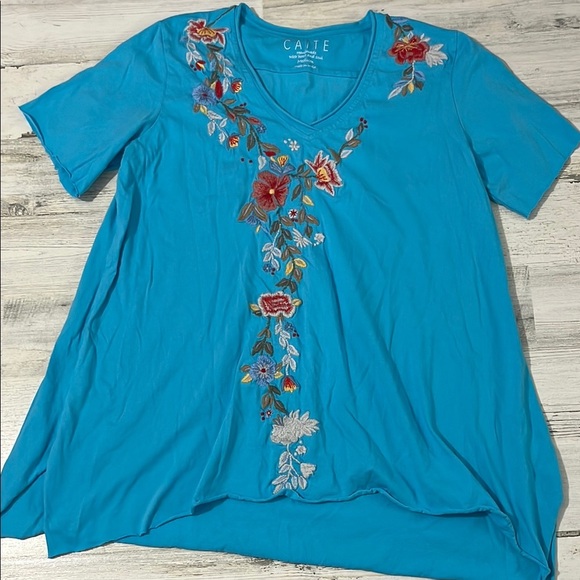 CAITE embroidered Top Size Medium - Picture 1 of 8